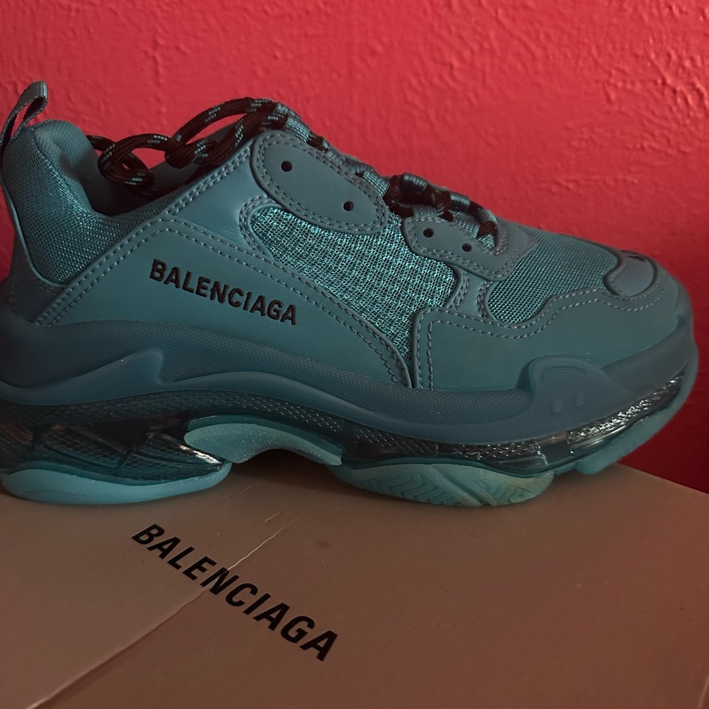 I Balenciaga brand new never wore hate how big my feet look 800